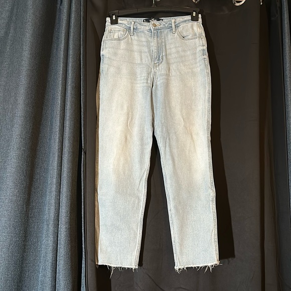 Hollister Denim - Ultra High Rise Mom Jean - Hollister Vintage Stretch size 5 short 27W 25L
